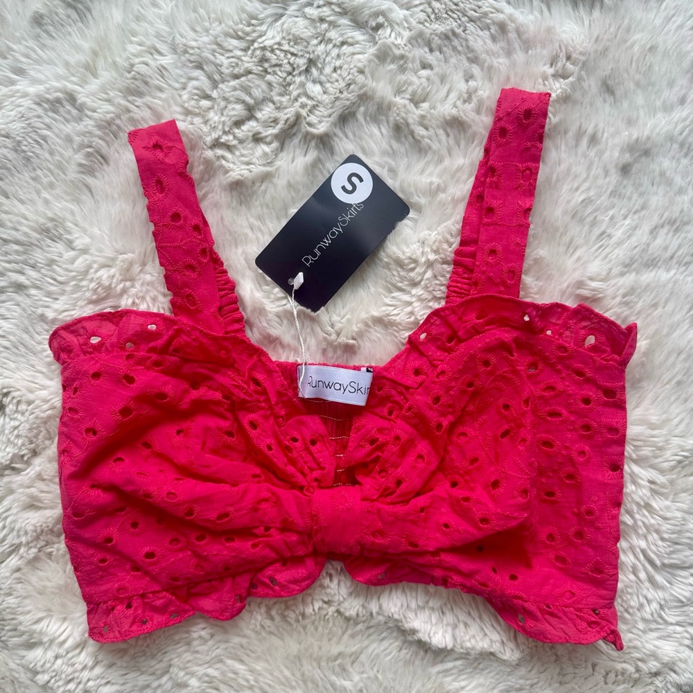 NET - BOUTIQUE FIND 
RunwaySkirt Fuchsia Eyelet Bow Crop Top (S)
